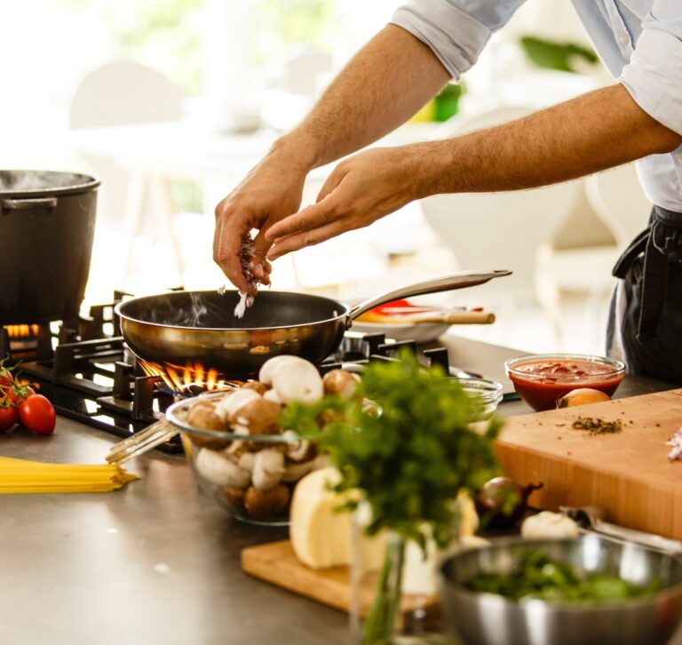 Cook Training & Chef Training Courses in Canada | Futures College ...